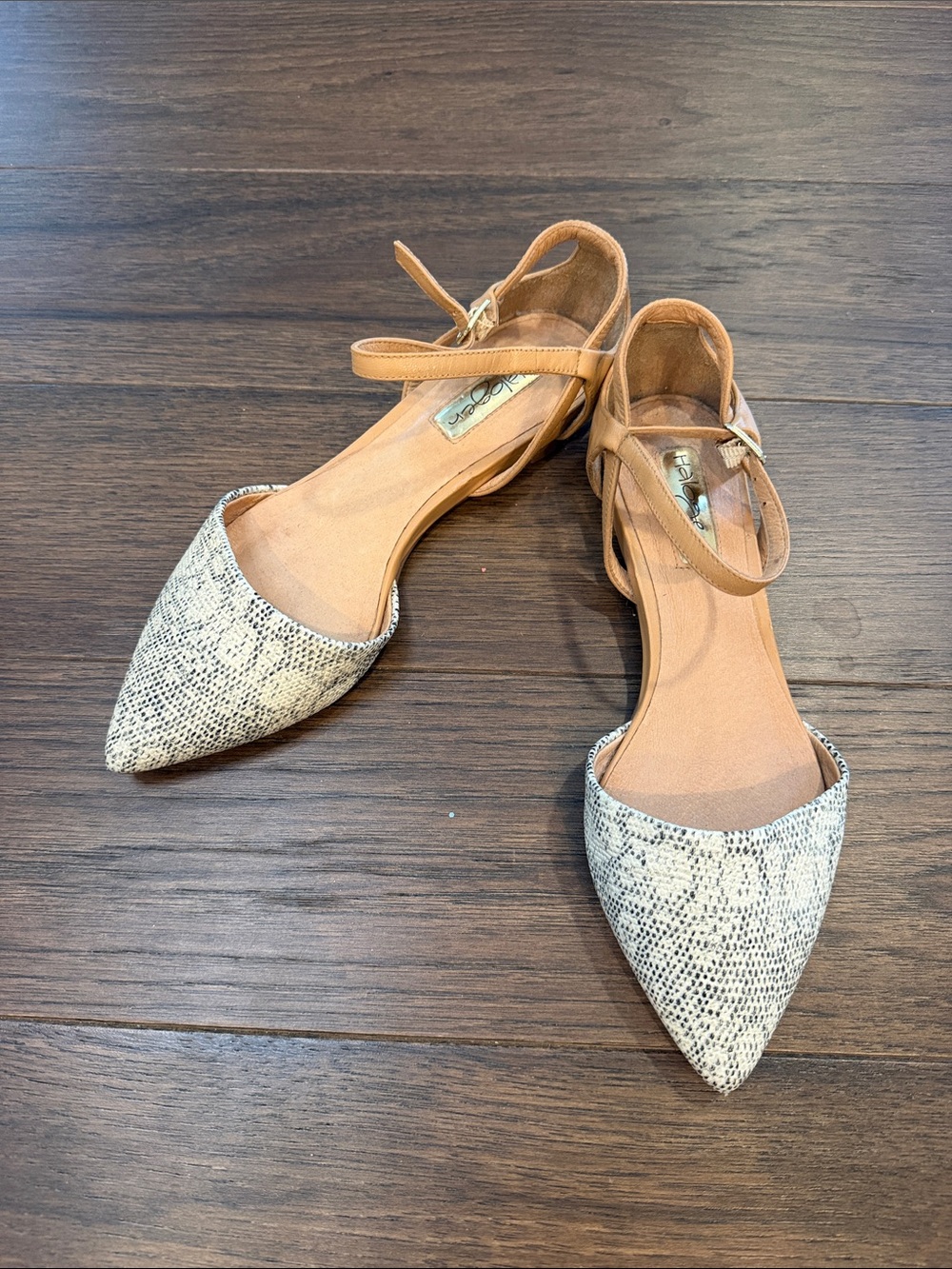 Halogen d’Orsay Pointed Toe Ankle Strap Flats in Tan & Snake Print Size 7 - C76